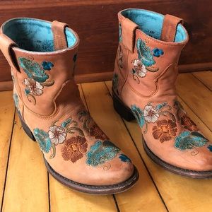 Women’s Size 6 corral boots